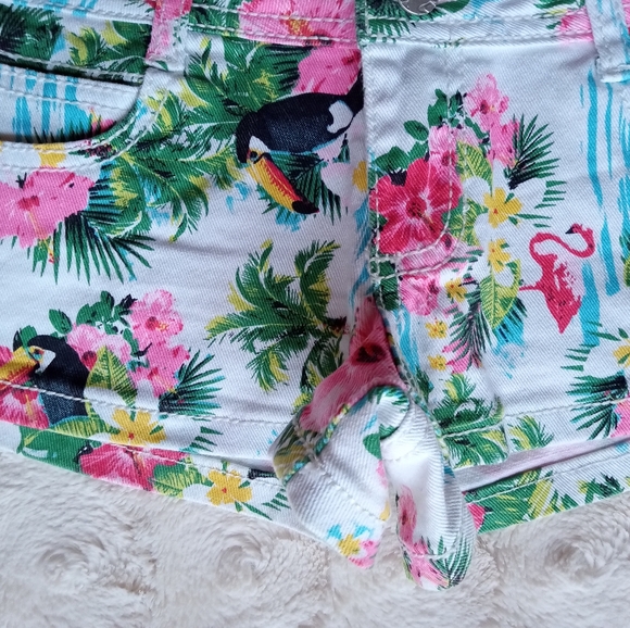 ALMOST FAMOUS High Waist Shorts Tropical Print - Picture 7 of 11